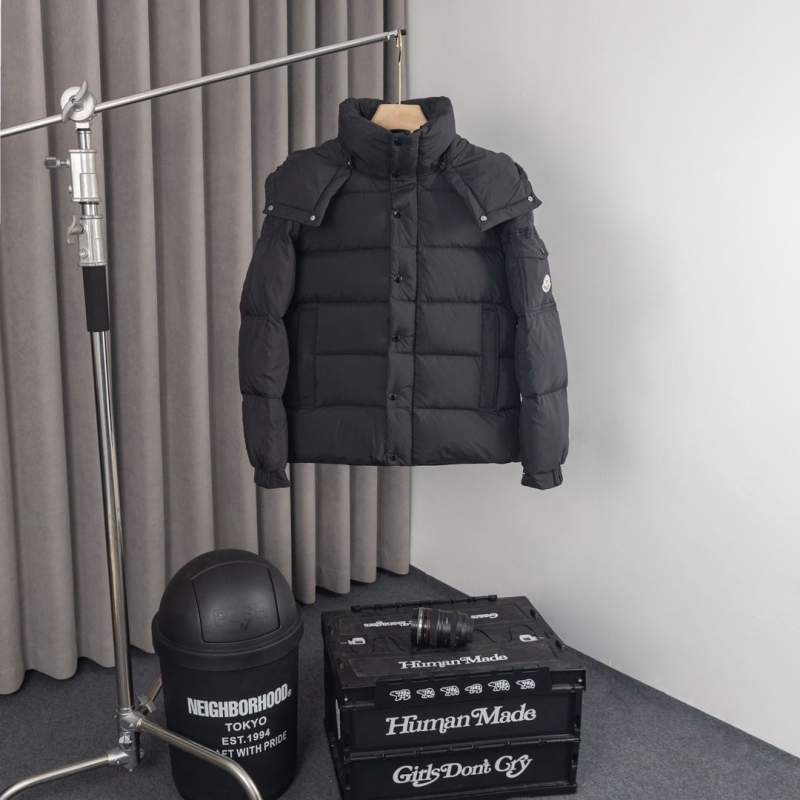 G*u*i down coat